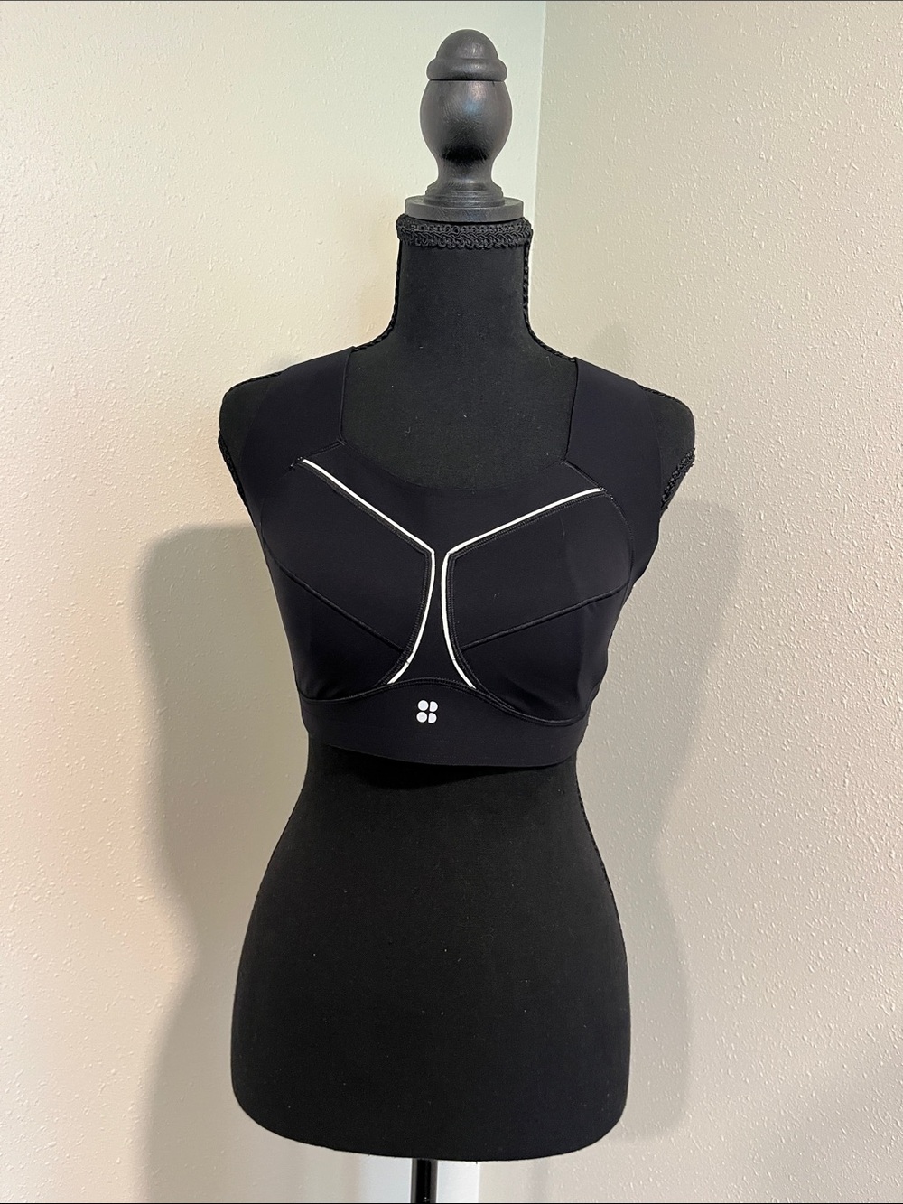 Sweaty Betty Zero Gravity Black Sports Bra with White Piping-34D